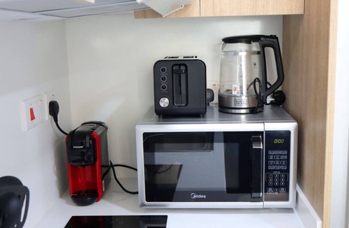 Masdar City Apartment | Jupiter 1BR Apartment