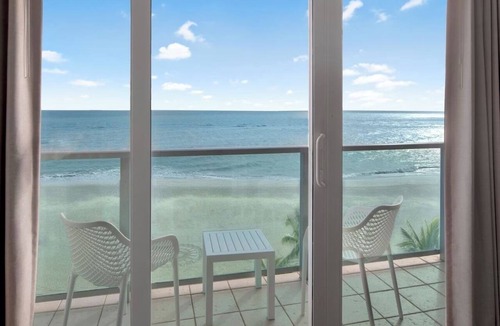 Jupiter Hotel | Jupiter Beach Resort – Oceanfront Suite w/2 rooms & 2 baths!