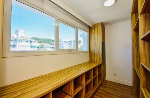 Jurere Internacional House | Jurerê Internacional - Mansion 200m from the beach.