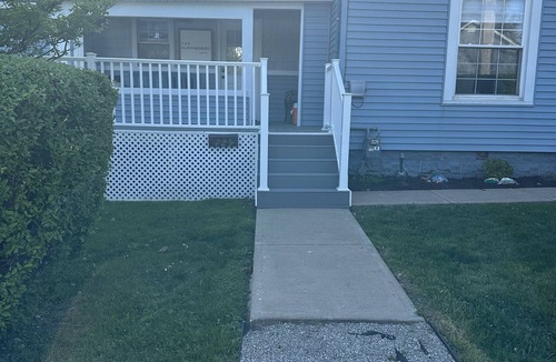 Lakeside House | Just a few blocks from Lake Erie! 4 season home with a cozy cottagey feel.