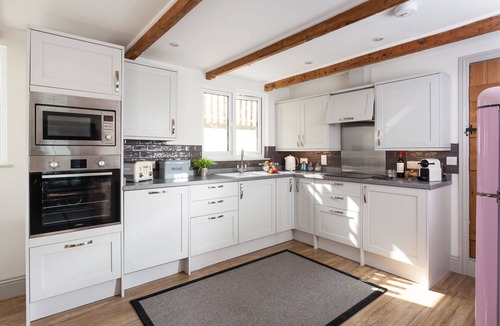 Coverack Apartment | Just a stone's throw away from the water's edge, thatched Trevarrow Cottage is the ideal place to un