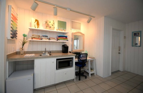 Marineland Acres House | Just Beachy A Luxury Retreat Sleeps 12 3 Levels With Elevator- Perfect for 1-3 Families