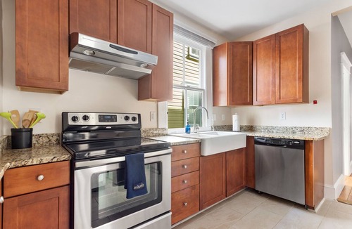 Cannonborough Elliotborough Apartment | Just Blocks from King St | Sweetgrass (Suite A)