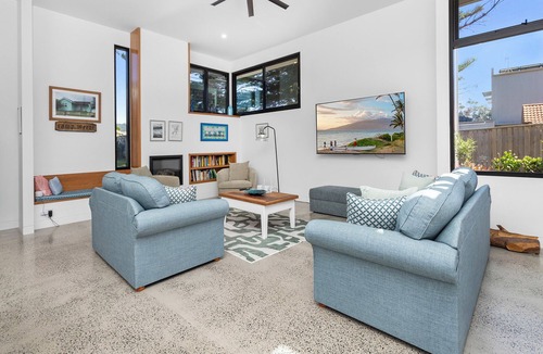 Werri Beach House | Just listed - Beachside - 5 bedroom - 1 min walk to beach - 1 & 3/4hrs Sydney