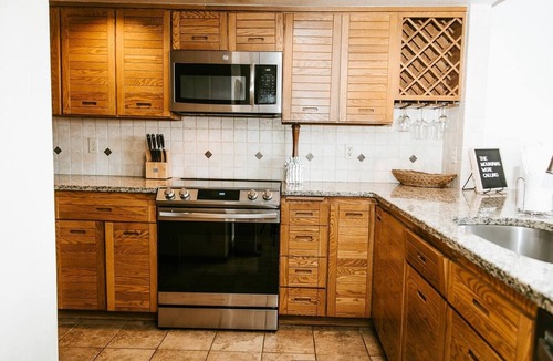 Mountain House Condo | Just Listed! Mountain views, 5 min walk to lifts, 2-bedroom condo in Keystone