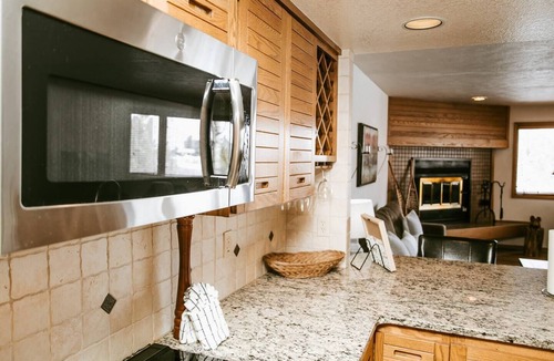 Mountain House Condo | Just Listed! Mountain views, 5 min walk to lifts, 2-bedroom condo in Keystone
