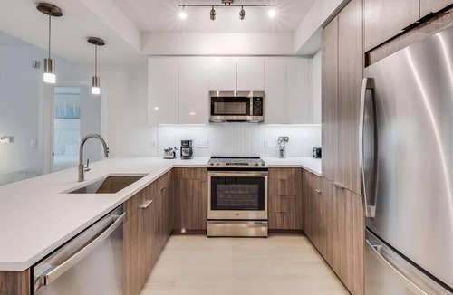 NoMa Hotel | Just mins from Metro RedLine | 2BR w/Desk, TV & Full kItchen