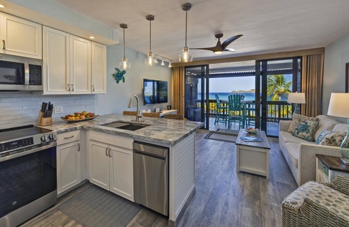 Red Hook Condo | JUST REMODELED! Beachfront Villa, 2 Bed/2 Bath, Building B