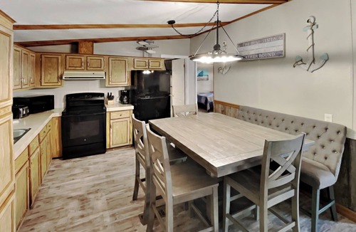 Put-in-Bay House | Just Remodeled—Steps From Pool! | 10 ppl | IC65