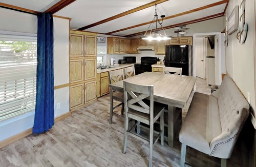 Put-in-Bay House | Just Remodeled—Steps From Pool! | 10 ppl | IC65