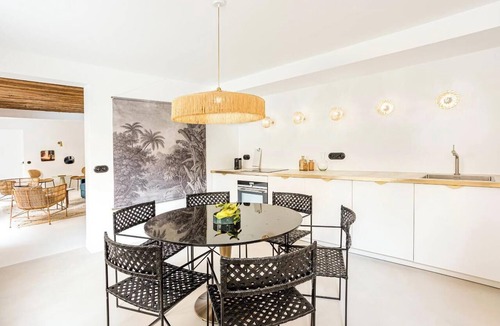 Palais-Royal Apartment | JUST STEPS FROM ICONIC LOUVRE,JARDIN DES TUILERIES & PLACE VENDÔME–RUE DE RIVOLI