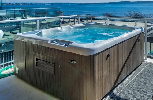 White Rock House | Just steps from the beach! East Beach White Rock!