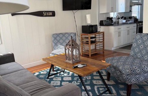 Pompano Beach Apartment | Just Steps to the Beach! Relax Across from the Ocean at Saltyside Bungalow