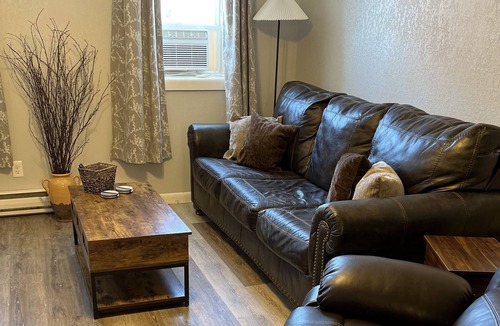 Downtown Apartment | Just steps to restaurants, shopping, music & the Mississippi River.