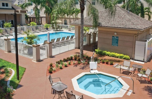 Villas Apartment | Just What You Were Looking For! 2 Great Units, Short Drive to Bell Tower Shops!