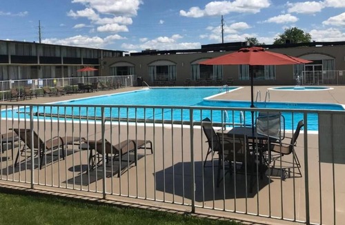 Bethlehem House | Just What You Were Looking For! Free Breakfast, Onsite Pool, Free Parking!