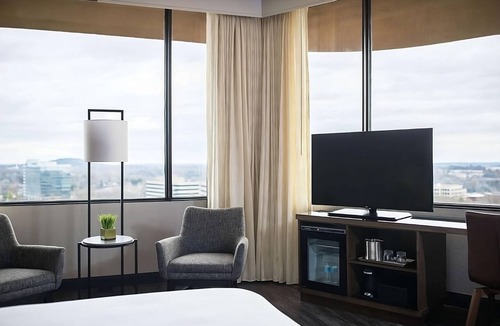 Nashville Hotel | Just What You Were Looking For! Pets are Allowed, w/Outdoor and Indoor Pool