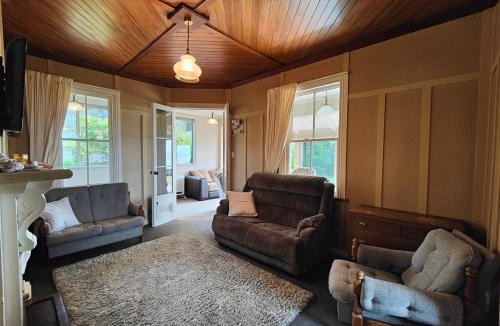Riverton House | Justavacation Beachfront Bach