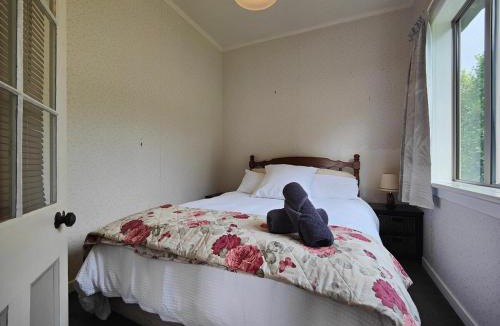 Riverton House | Justavacation Beachfront Bach
