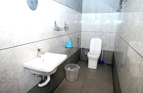 Pallivasal Hotel | Jyothys Bhavan Homestay