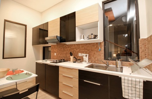 Grogol Utara Bed & Breakfast | K-Pop Studio (CoHaus)