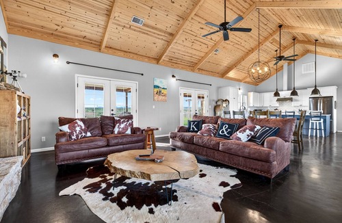 Marfa House | K&W Ranchita - Panoramic Views of Mitre Park and Davis Mountains
