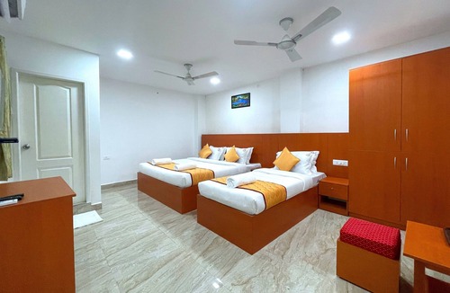 Royapettah Hotel | K11 Express - Opp Express Avenue