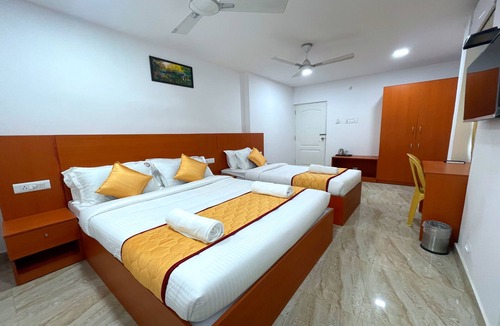 Royapettah Hotel | K11 Express - Opp Express Avenue