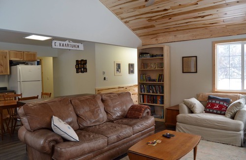 Ironwood Cottage | Kaartunen Kottage ABR XC Ski/Snowshoe In/Out directly from your porch!