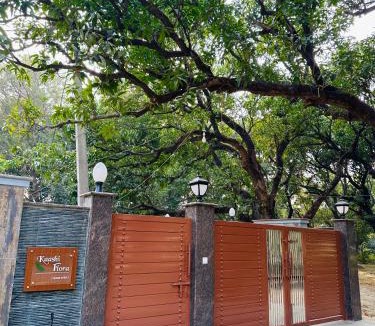 Varanasi House | Kaashi Flora (Modern Suite)