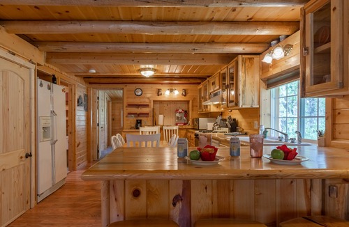 Island Park Cabin | KABINO: FirePit Big Driveway SmartTV Grill WiFi