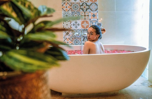 Lodtunduh Hotel | Kahayana Suites