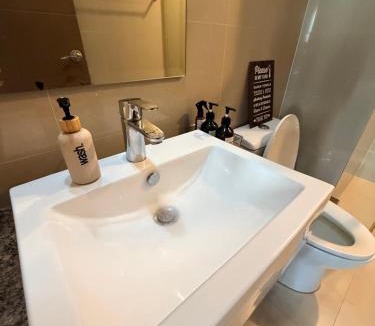 Pasay Apartment | Kai cabins Self check in WALKABLE FROM AIRPORT NAIA 3