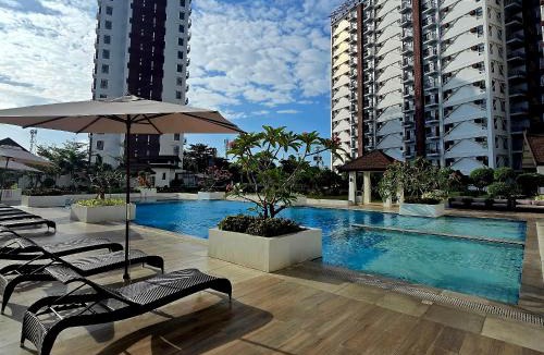 Basak House | Kai's Luxe Balcony Suite at Royal Oceancrest Mactan
