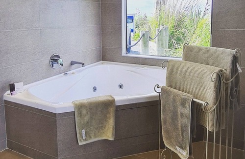 Kaka Point Apartment | Kaka Point Luxury Spa Accommodation