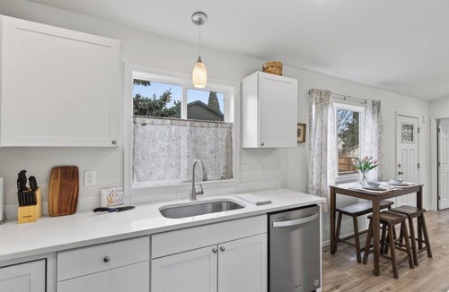 Carrolls House | "Kalama Calm" - new, tranquil 2-bedroom house in vibrant Kalama, Washington