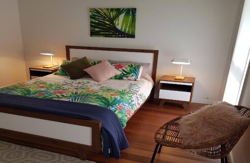 St Leonards House | Kama-On-Thomson Blvd