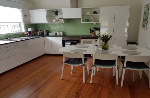 St Leonards House | Kama-On-Thomson Blvd