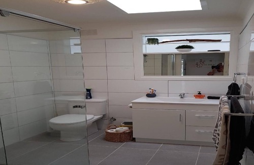 St Leonards House | Kama-On-Thomson Blvd