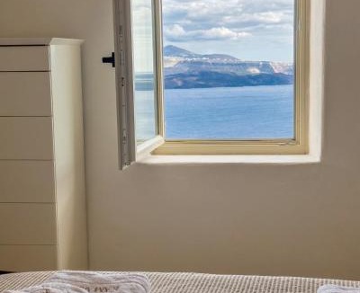 Therasia House | Kamarí Real Living, with Caldera views and Jacuzzi
