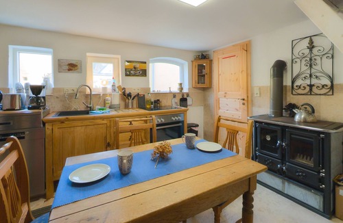 Kamminke Apartment | Kamminke, Vincents Scheune - cozy house with oven and peace - Vincent