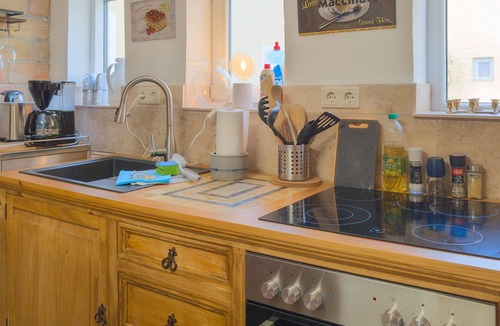 Kamminke Apartment | Kamminke, Vincents Scheune - cozy house with oven and peace - Vincent