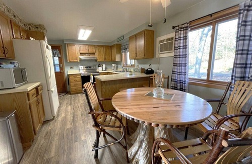 Phillips House | Kamp Kielley on Wilson Lake