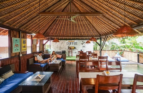 Bukit Hotel | Kampung 168