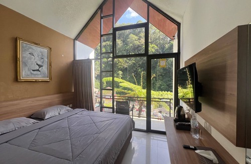 Rendeh Hotel | Kampung Karuhun Eco Green Park Sumedang