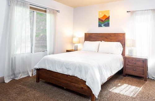 Kanab House | Kanab Family Home with Red Rock Views & Private Backyard