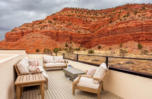 Kanab House | Kanab Oasis Luxury Family Home with Rooftop Deck