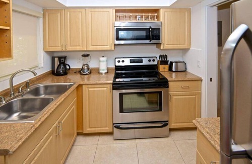 Pompano Beach Condo | Kanda Zen Apt 2 - pool & walk to the beach!