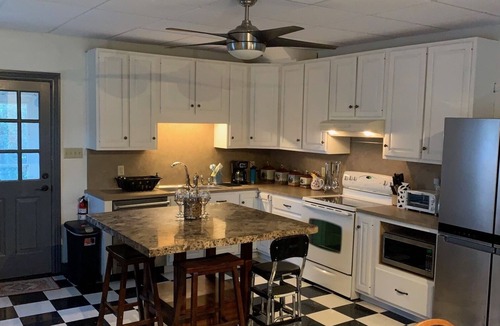 Stony Run House | Kane Farm minutes from Hawk Mountain, Leaser Lake, Kutztown University, and I-78