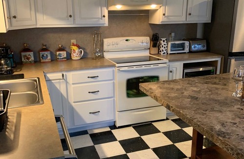 Stony Run House | Kane Farm minutes from Hawk Mountain, Leaser Lake, Kutztown University, and I-78